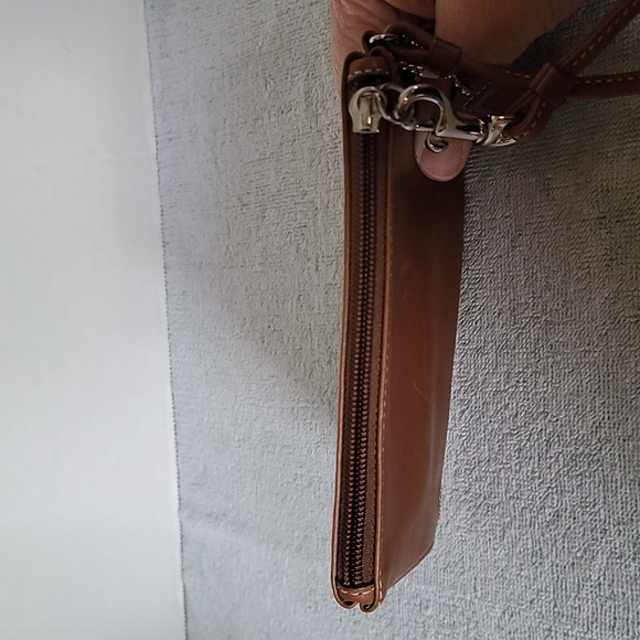 Coach brown leather wristlet - Picture 9 of 13